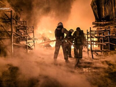 Атака «шахедів» на Харків: горять склади, постраждали 4 людини  