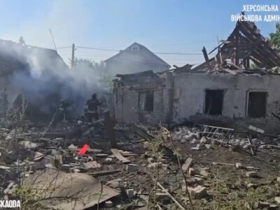 Окупанти вдарили по Херсону, є руйнування  