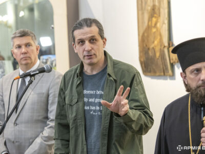 У Лаврі презентували мистецький проєкт «Ікони на ящиках з-під набоїв»  