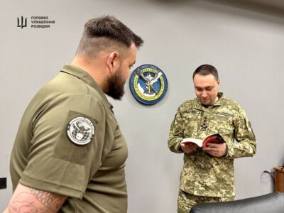 Кирило Буданов зустрівся з британцем, який пережив російський полон і написав книгу  