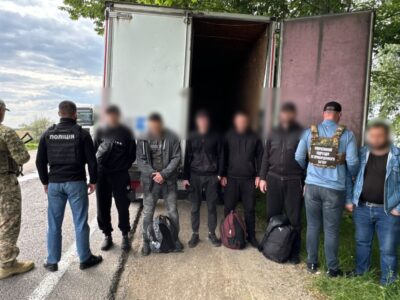 На кордоні з Молдовою викрили квінтет ухилянтів, які прикидалися автопокришками  