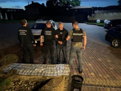 Машина в кюветі, ухилянти на трасі, переправник дав дьору: на Закарпатті зірвали схему на $18000