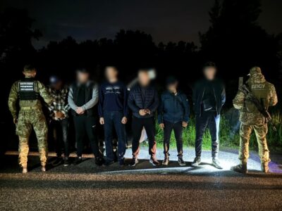 Групу ухилянтів зупинили за 50 метрів від кордону з Угорщиною  
