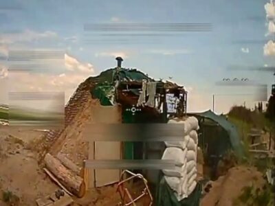 Незачинені двері «нори» окупантів запросили в гості наш дрон із «сувенірами»  