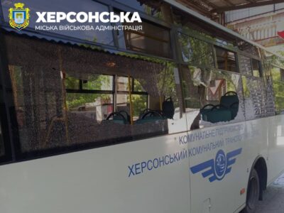 У Херсоні росія атакувала дронами громадський транспорт