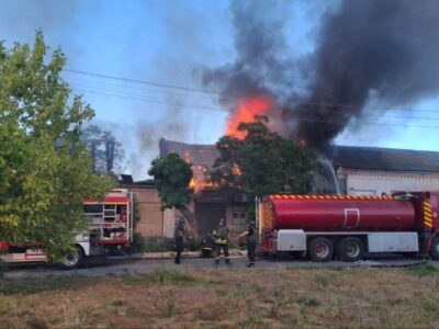 Ворог весь день обстрілював Нікополь, у місті троє постраждалих  