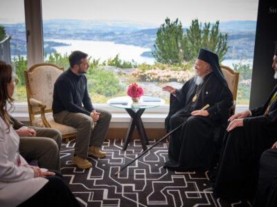 Глава держави обговорив зі Вселенським Патріархом гуманітарну підтримку України  