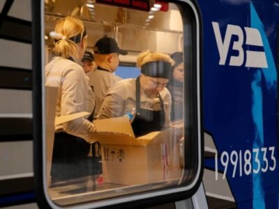 Володимир Зеленський показав автономний «поїзд-кухню» для допомоги прифронтовим районам  