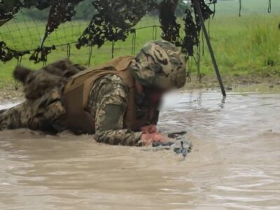 Генштаб ЗСУ показав, як українські військові у Британії долають психологічну смугу перешкод  