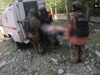 Рятувальники під обстрілами врятували поранену жінку  