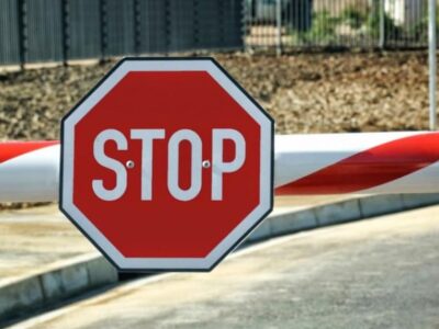 Через обстріли і міни: заборонено проїзд до трьох прикордонних сіл Харківщини  