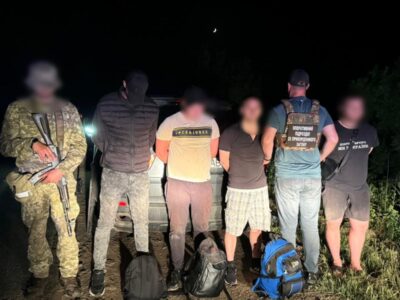 Перевізника з трьома ухилянтами на борту затримали по дорозі до кордону з Молдовою  