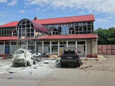 Ворожий дрон атакував село на Херсонщині, є руйнування  