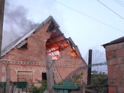 Нікопольщина до пізнього вечора потерпала від російських дронів та артилерії: є поранена та руйнування  