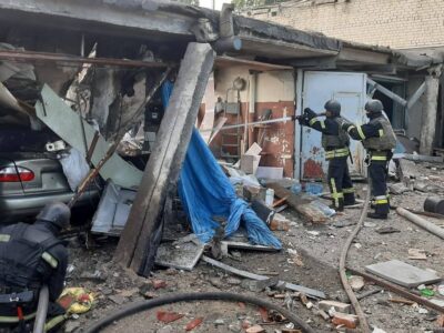 У Харкові з-під завалів деблокували чоловіка: від удару постраждало 8 мирних мешканців  