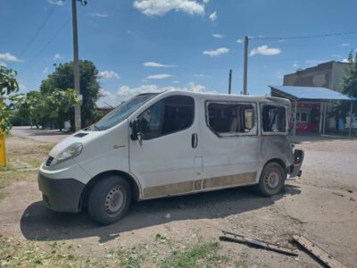 Ударний дрон атакував цивільну автівку на Херсонщині, є постраждалі  