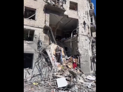 Президент показав руйнування внаслідок російського удару по Харкову  