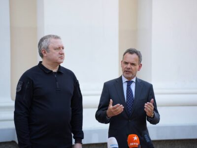 Нідерланди нададуть Україні мобільну лабораторію для розслідування воєнних злочинів рф  