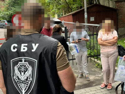 На Львівщині затримали адвокатку та зятя-експрокурора, які «малювали» ухилянтам документи  