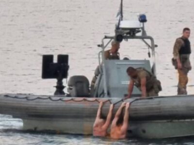 В Одесі військові моряки врятували цивільних  