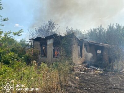 На Харківщині внаслідок ворожого удару загорівся житловий сектор: без загиблих  