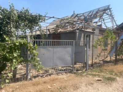 Нікопольщина під обстрілами: пошкоджені житлові будинки та авто  