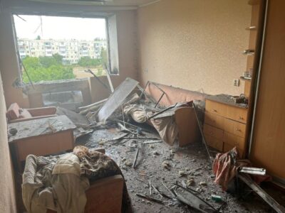 Окупанти весь день обстрілювали Нікопольщину: пошкоджено 5-поверхівку та приватні оселі  