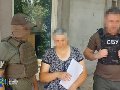 Поштарка та «чиновниця»: СБУ затримали двох колаборанток, які працювали на окупантів