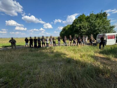 П’ятнадцятеро з бусика: прикордонники затримали щільно упакованих ухилянтів  