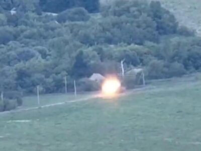 На живця — наші захисники підбили одну бронемашину, а потім ще дві, які приїхали на допомогу  