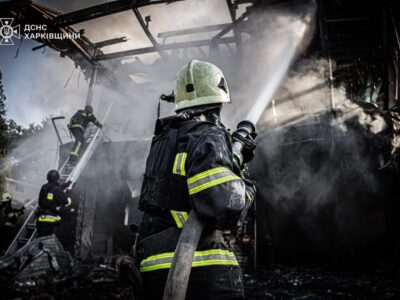 Рятувальники показали наслідки удару по Харкову  