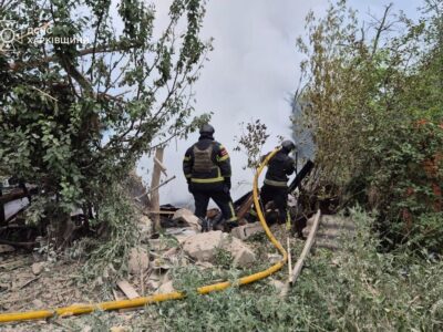 На Сході окупанти атакують цивільне населення, є поранені  