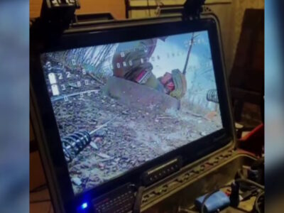Український FPV зачаївся на броні, чекаючи поки окупант відкриє люк