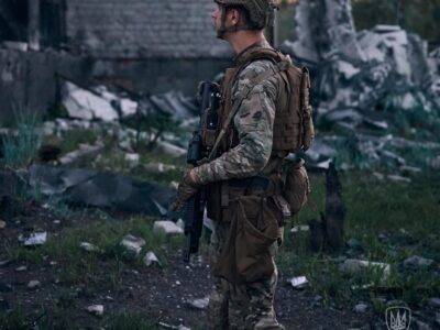 «Зачистка триватиме довго, адже життя важливіше» — у Куп’янську росіяни шукають їжу по підвалах і квартирах  