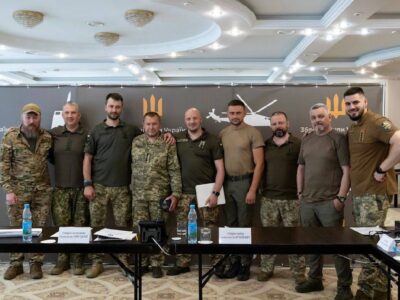 Головнокомандувач ЗСУ провів зустріч із командирами бойових підрозділів БПЛА: про що говорили  