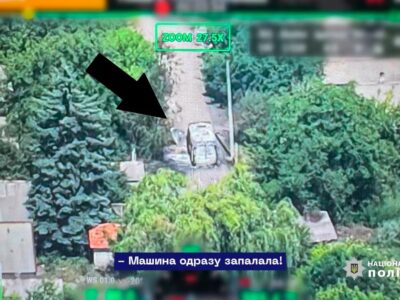 Під Торецьком військові рф атакували евакуаційне авто парамедиків поліції  