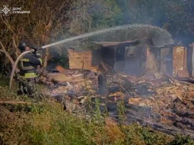 На Сумщині спалахнула пожежа внаслідок російського обстрілу  