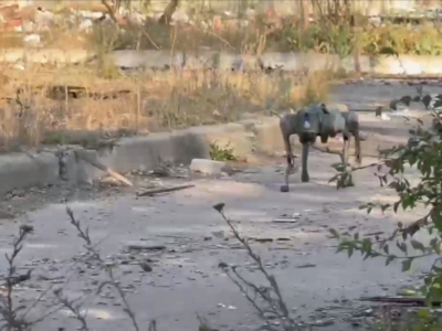 Наші захисники показали, як використовують робопса у боях в Торецьку  