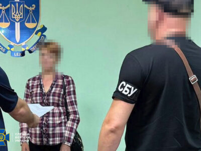 Затримано «бухгалтерку», яка нараховувала зарплати окупантам, та прихильницю російських паспортів  