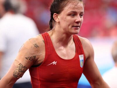 Міністр оборони привітав борчиню, яка здобула «срібло» Олімпіади-2024  