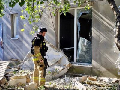 У Херсоні ворожі снаряди спричинили пожежу одразу в двох будинках  