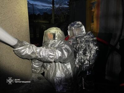 Залучено 25 рятувальників: ліквідація пожежі після удару рф по Чернігівщині  