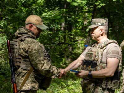 Головнокомандувач ЗСУ нагородив оборонців Покровського напрямку  