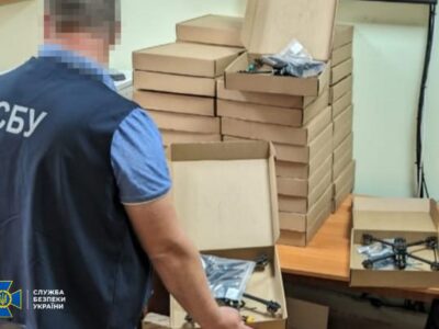 Заволодів 5,7 млн грн, виготовляючи неякісні дрони для ЗСУ: повідомлено про підозру директору фірми  