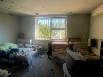 Наслідки обстрілів Нікопольщини: є поранений, пошкоджені інфраструктура та база відпочинку  