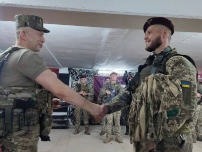 Олександр Сирський нагородив воїнів ЗСУ за участь в операції на Курському напрямку  