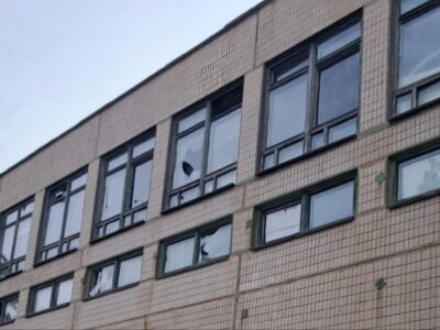 Медзаклад, салон краси та ліцей потрапили під удари російської артилерії у Нікополі  