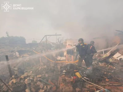 Рятувальники показали наслідки удару по Харківщині, внаслідок якого загинуло 2 жінки  