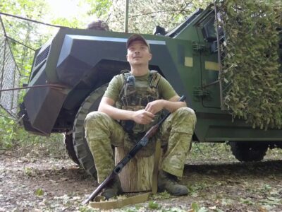 Підбив танк, взяв у полон трьох окупантів — і все це «Босий»  