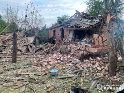 Двома ракетами Х-59 вдарили росіяни по Ізюму: фото наслідків обстрілу опублікували правоохоронці  